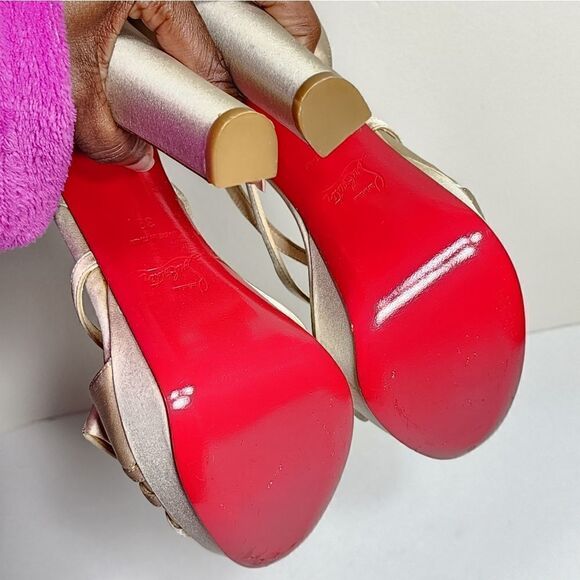 Christain Louboutin - Picture 4 of 17